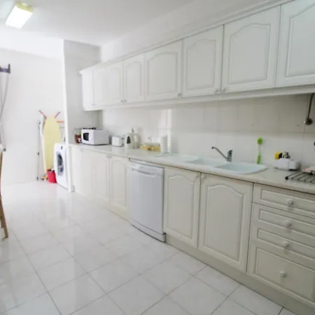 Spacious In - 100 M² With Terrace Apartment *