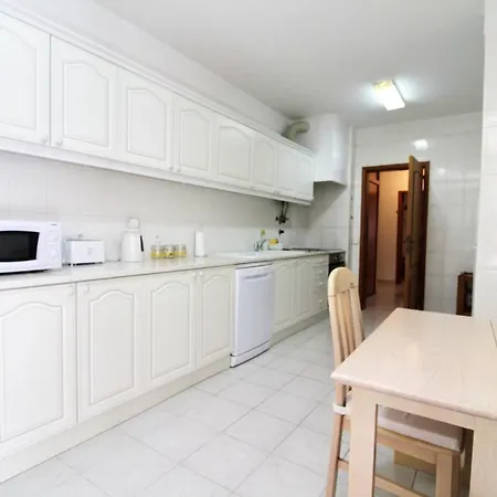 Spacious In - 100 M² With Terrace Apartment *