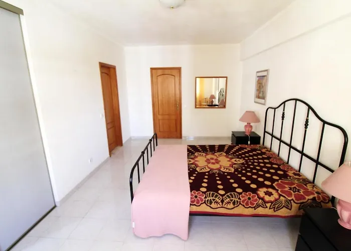 Spacious Apartment In Portimao - 100 M² With Terrace